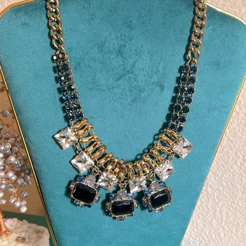 Ann Taylor Chunky Bold Statement Faceted Rhinestone and Gold Tone Link Necklace - Picture 7 of 7